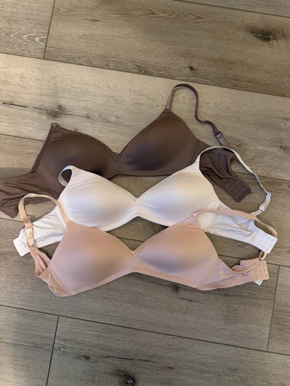 Ellen Tracy Three-Pack Seamless T-Shirt Bras in Brown, Pink  & Nude